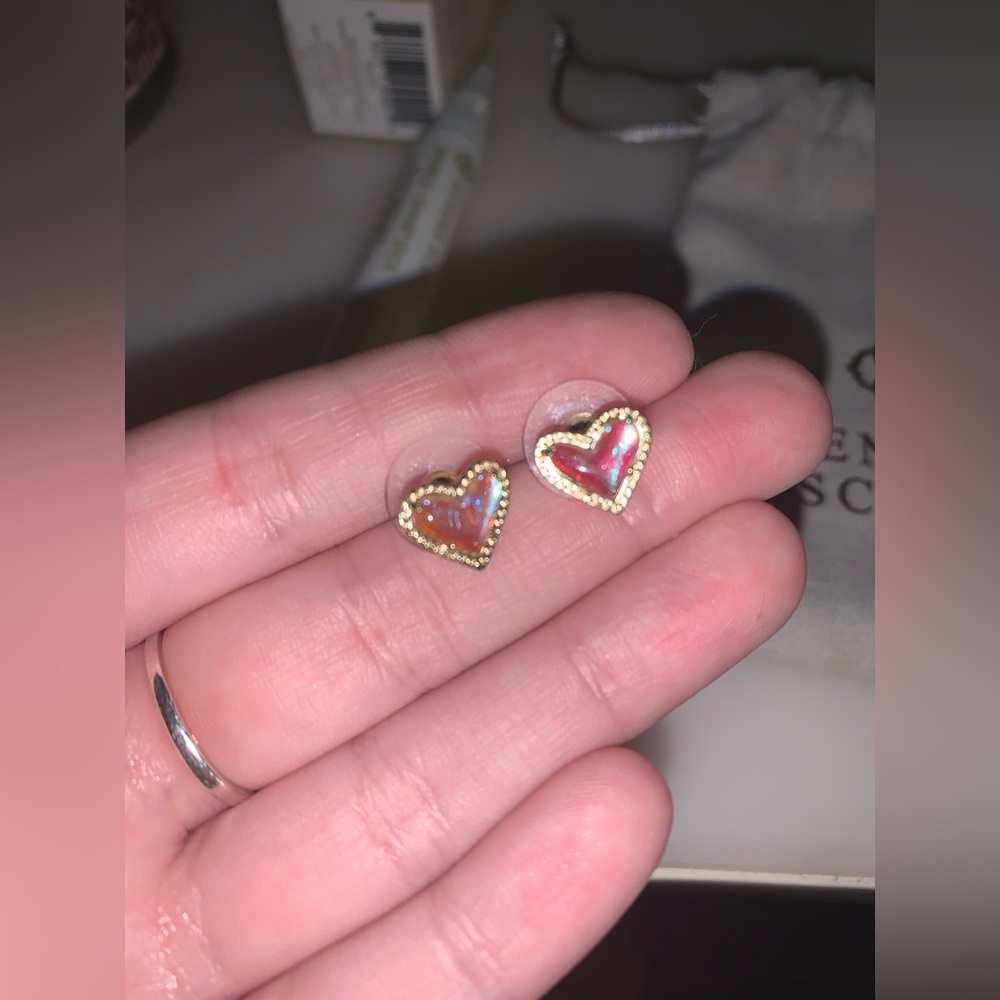 kendra scott heart studs!!